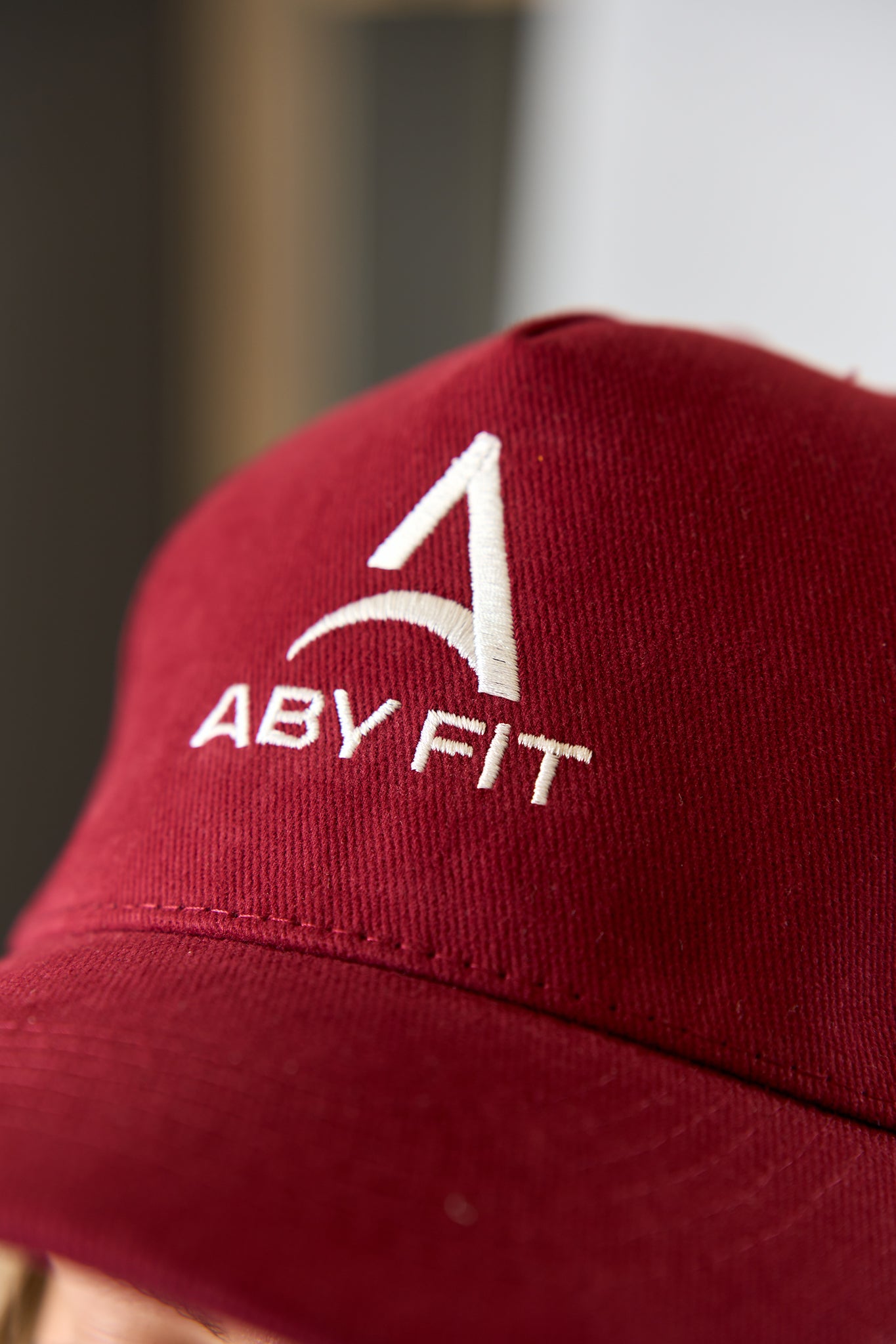 BIAŁA CZAPKA Z LOGO Cherry