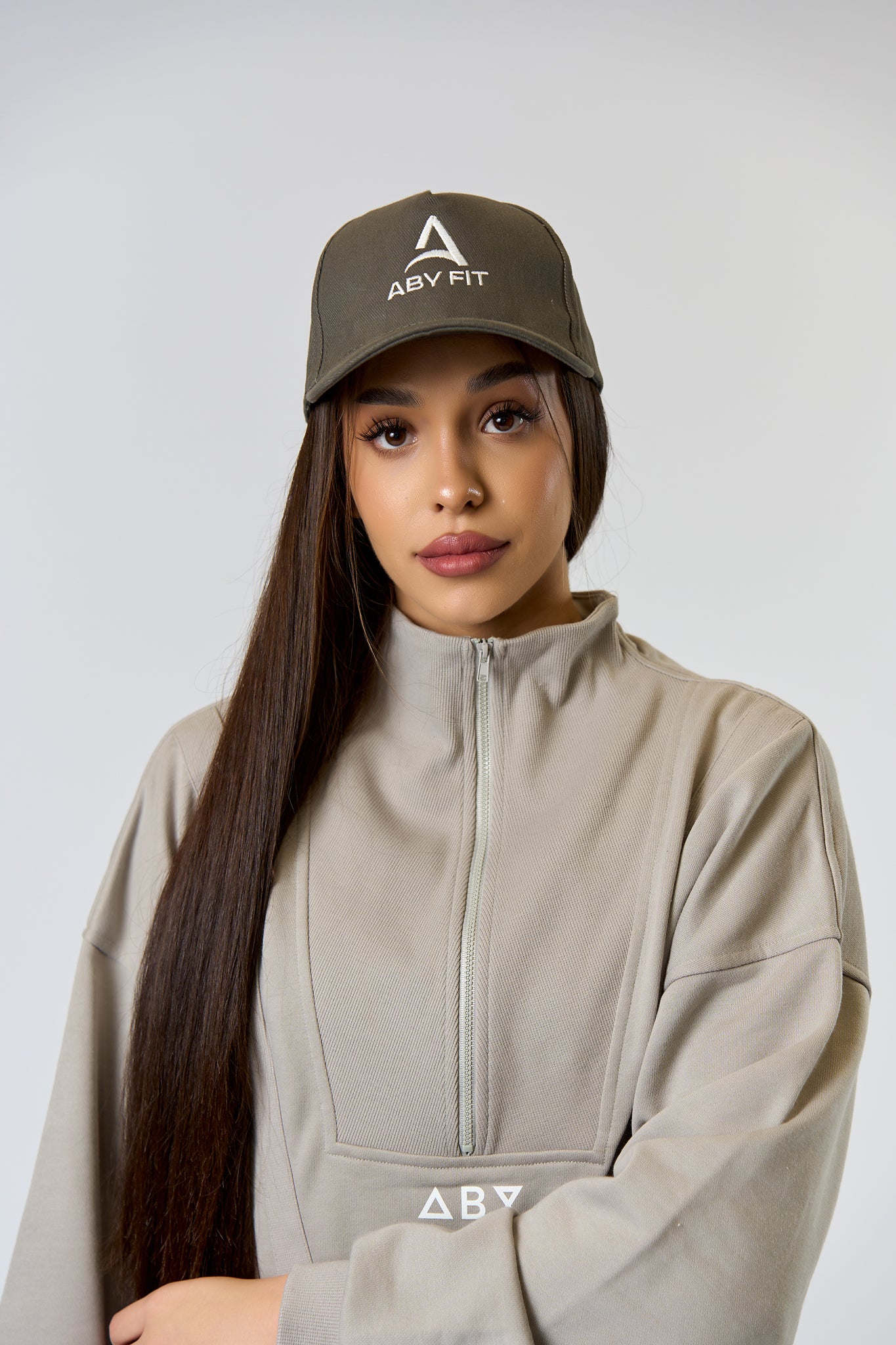 Czapka z logo BIAŁA Szara