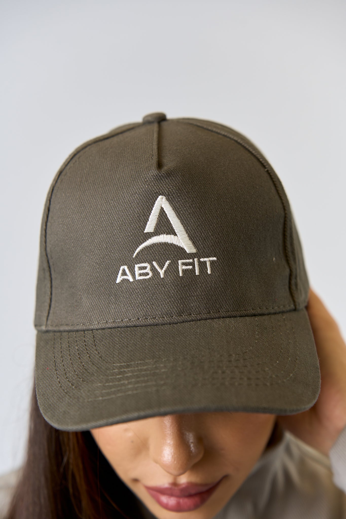 Czapka z logo BIAŁA Szara