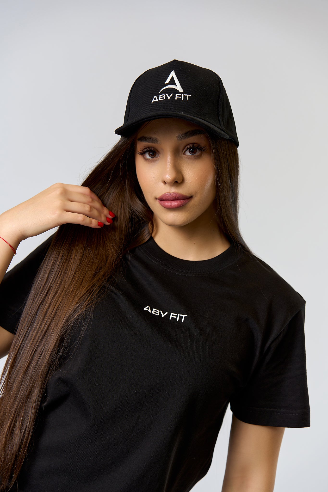 BIAŁA CZAPKA Z LOGO CZARNYM