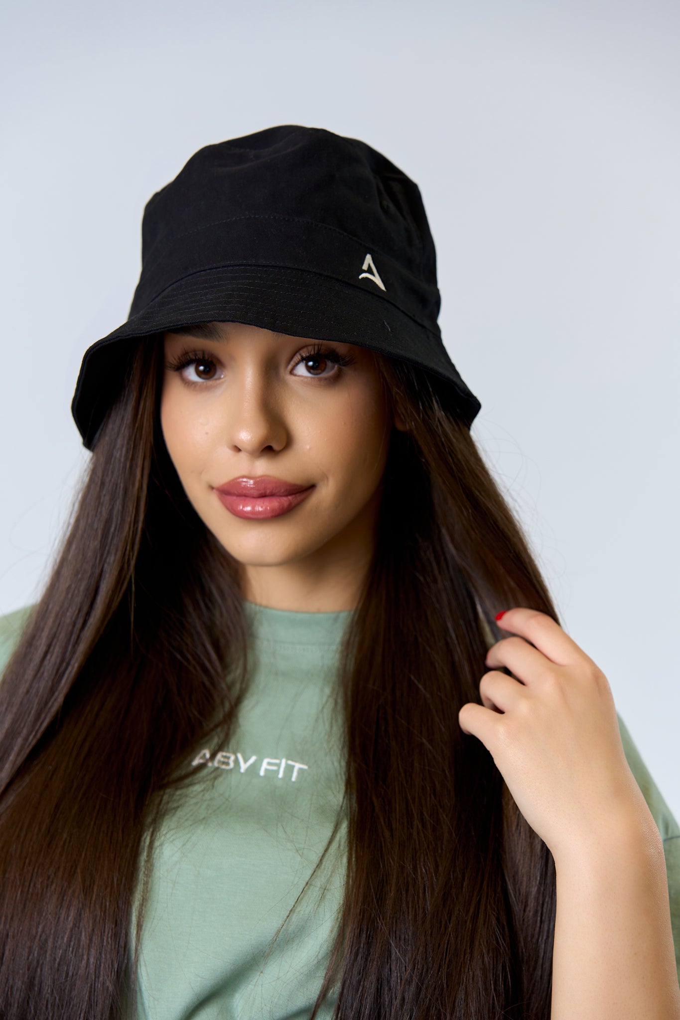 Czarny kapelusz typu BUCKET