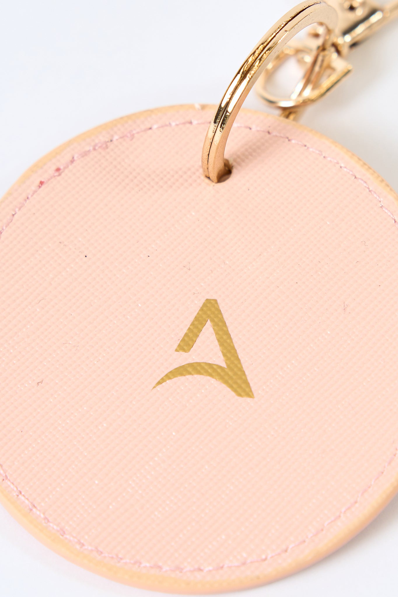 Breloc ROUND MATCH Roz deschis