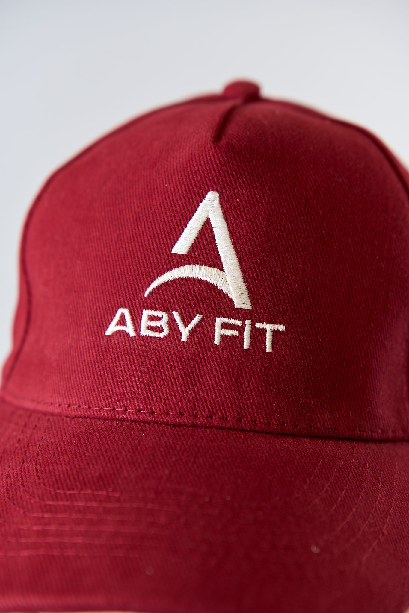 BIAŁA CZAPKA Z LOGO Cherry