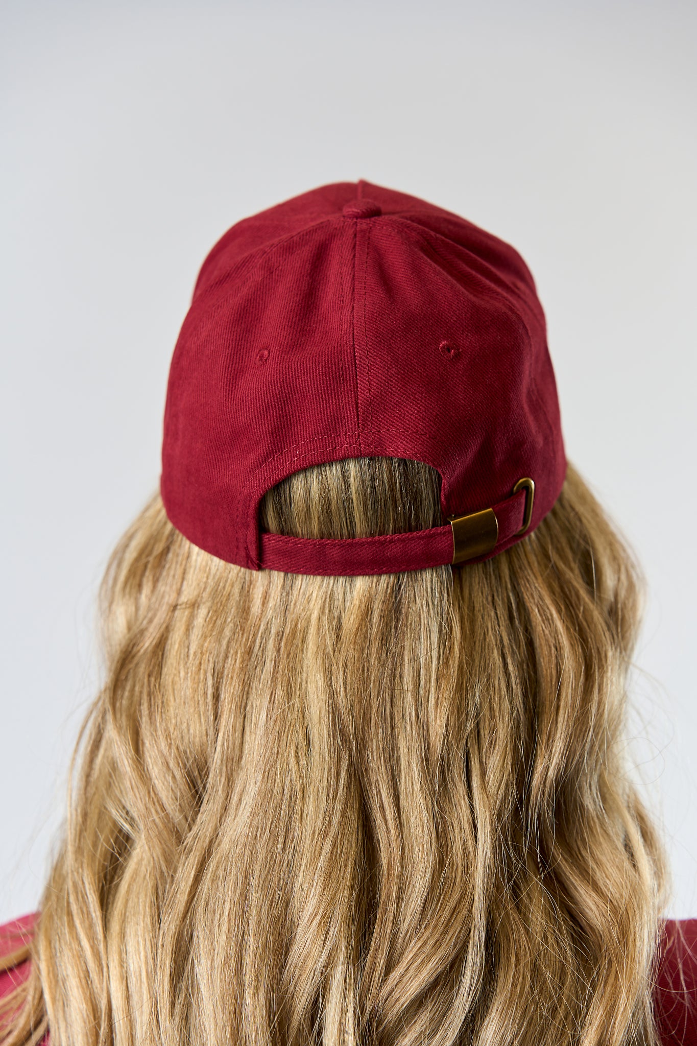 BIAŁA CZAPKA Z LOGO Cherry