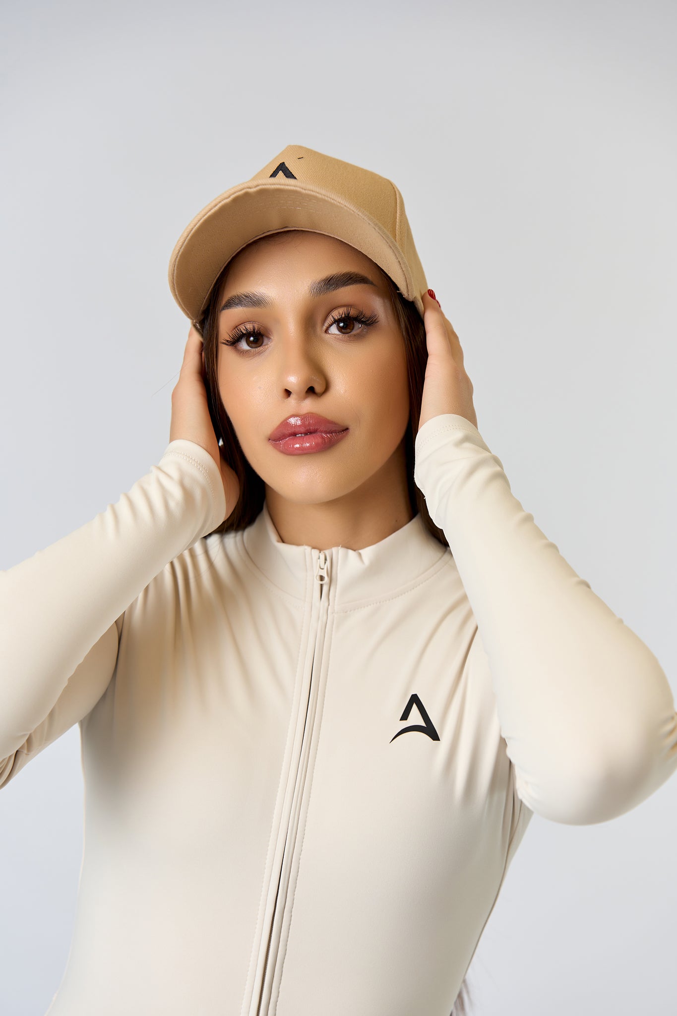 BLACK LOGO Beige cap